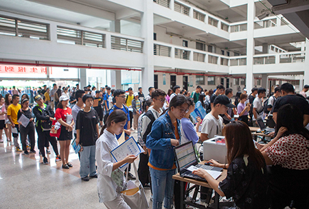 学院喜迎2019级新生入学报到