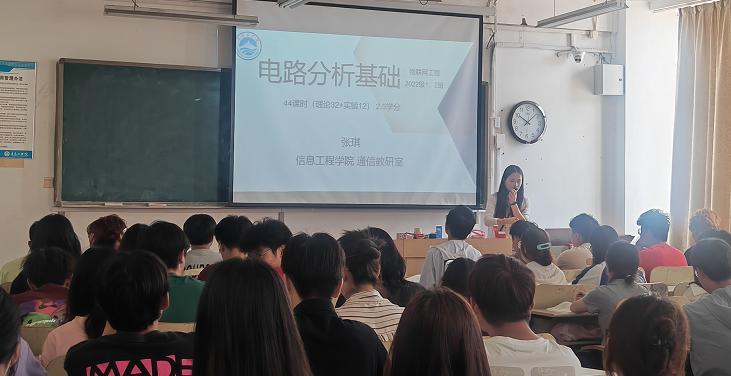 聚焦课堂提质量  互听互评促成长—— 学院开展公开教学听课评课活动