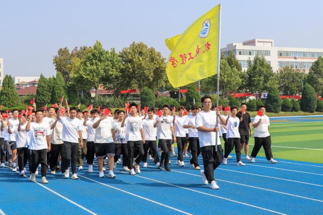 强国有我，青春有为 ——我校隆重举行2023级新生军训结营仪式暨开学典礼