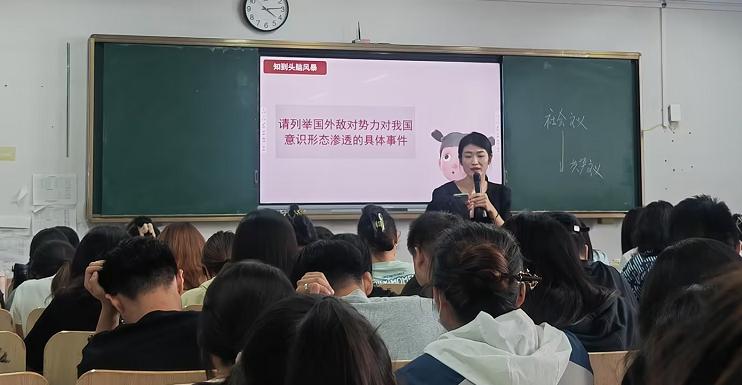 聚焦课堂提质量  互听互评促成长—— 学院开展公开教学听课评课活动