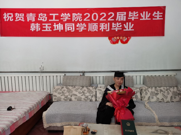 《学习强国》校园文化｜学院：一个都不能少 农家院里现特殊毕业典礼